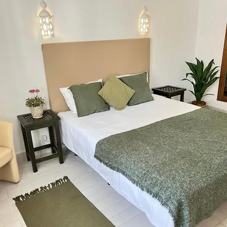 Villa Lori, Pool, 5 Min Drive To In Albufeira