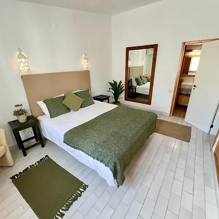 Villa Lori, Pool, 5 Min Drive To In Albufeira